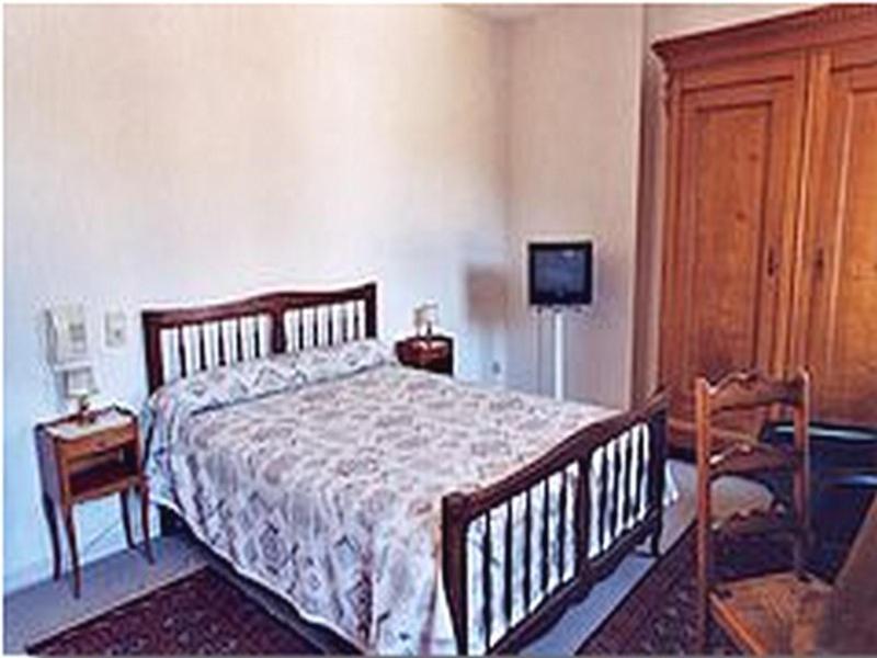 Hôtel de Paris Poligny  Kamer foto